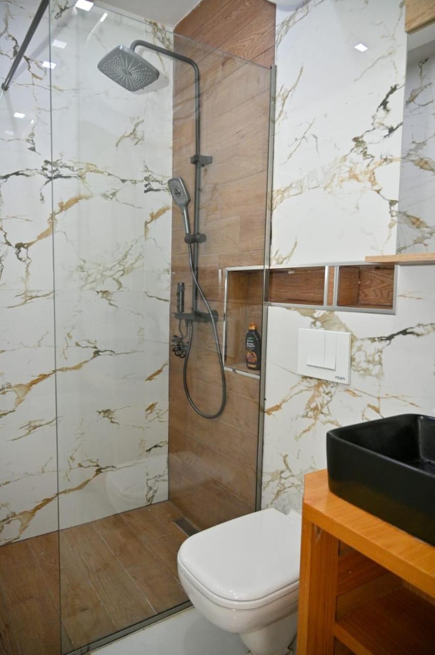 Andi Apartments Durrës Esterno foto