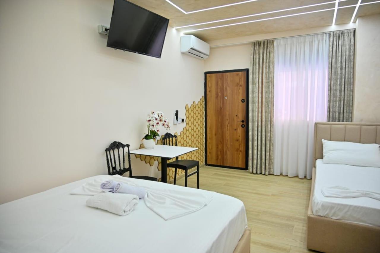 Andi Apartments Durrës Esterno foto
