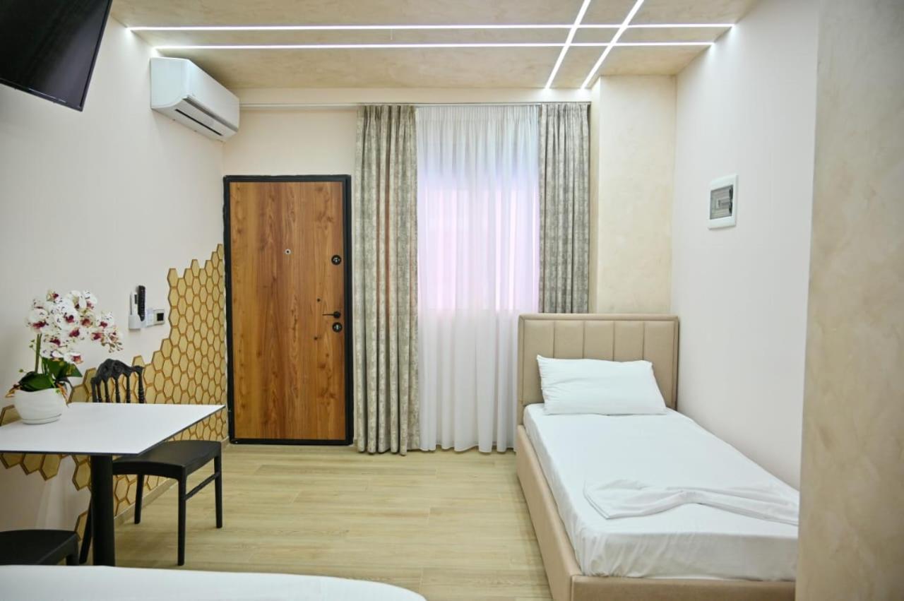 Andi Apartments Durrës Esterno foto