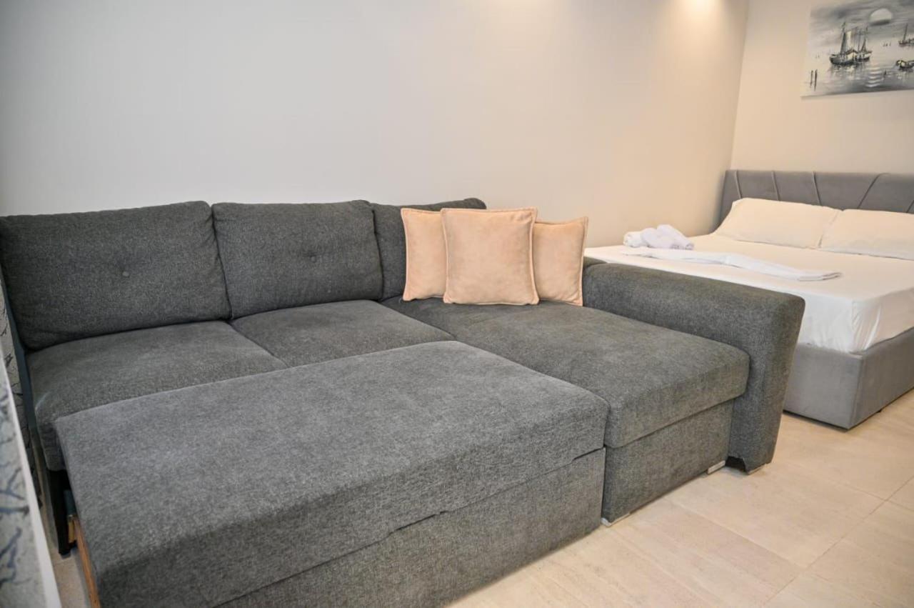 Andi Apartments Durrës Esterno foto