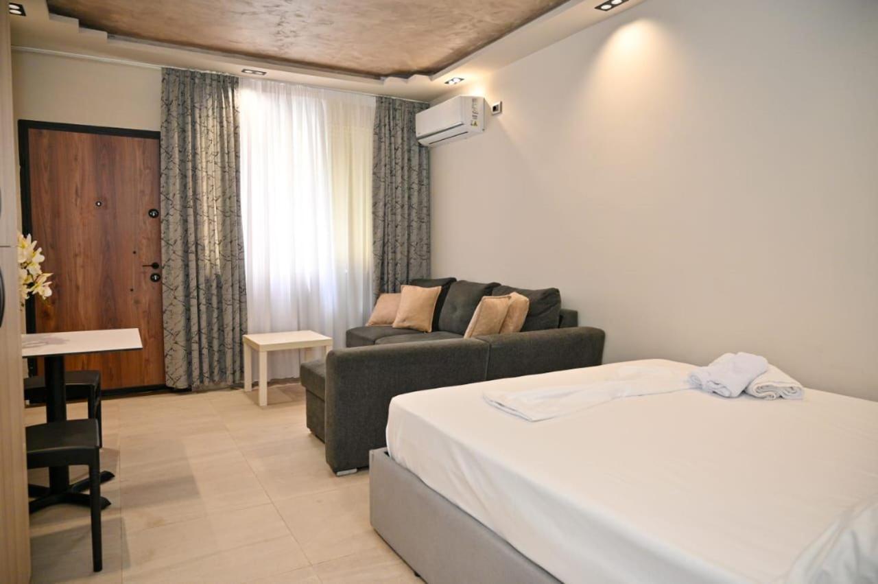 Andi Apartments Durrës Esterno foto