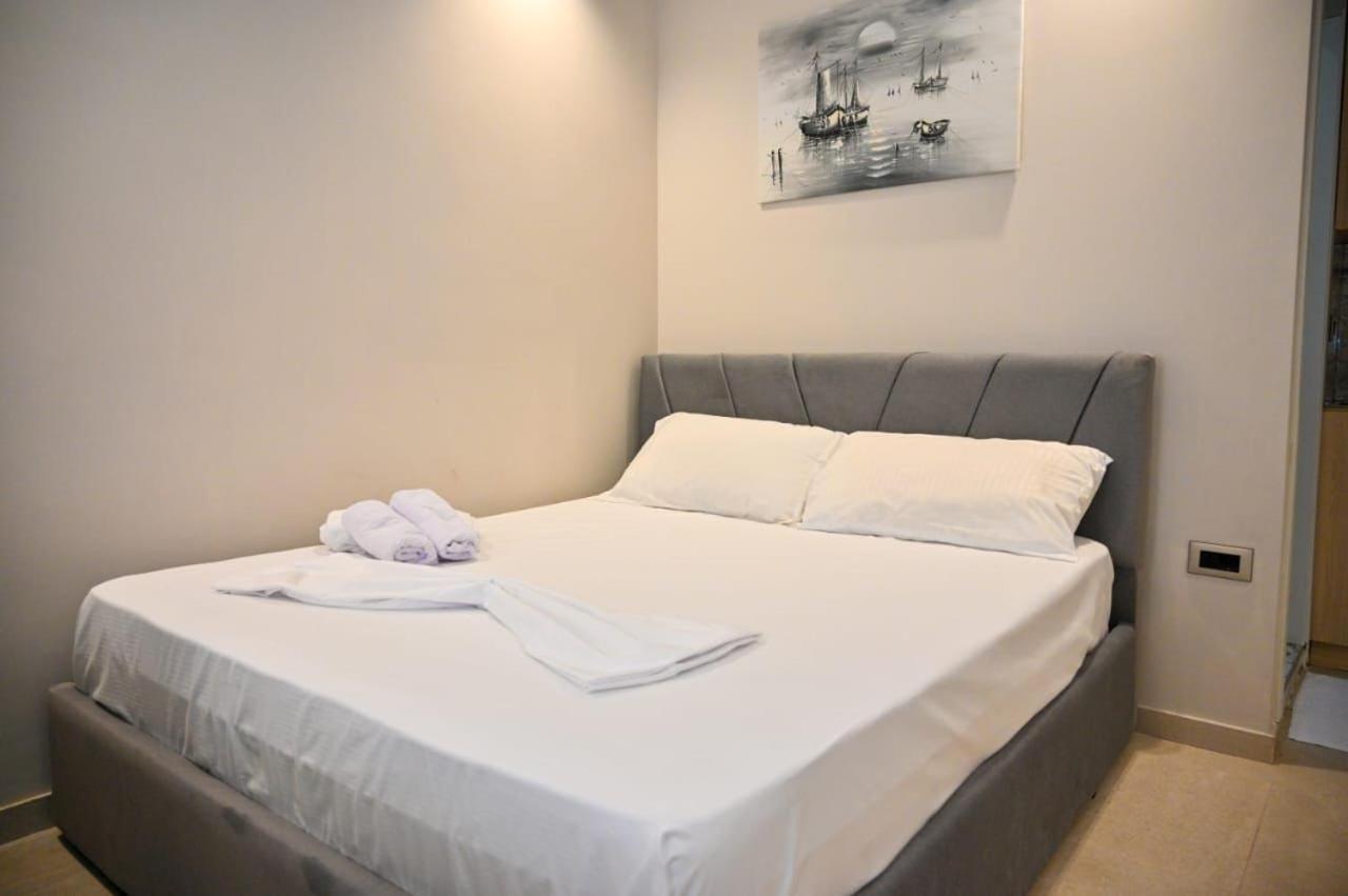 Andi Apartments Durrës Esterno foto