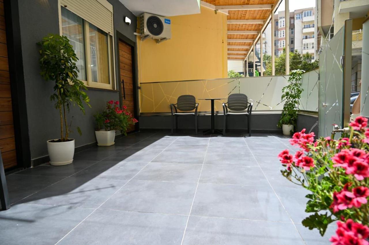 Andi Apartments Durrës Esterno foto